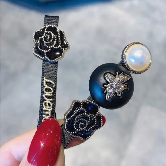 Elegant Black and Gold Hair Clip Set - Picture 5 of 6